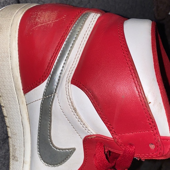 Jordan One Retro Silver Medal- Size 10.5 - Picture 3 of 5